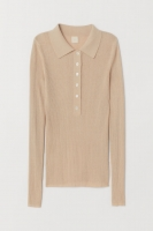  Top with a collar 23.00 €