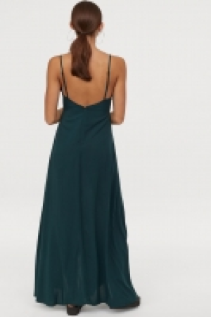  V-neck maxi dress 22.00 €