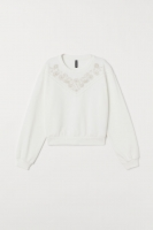  Sweatshirt with embroidery 15.00 €