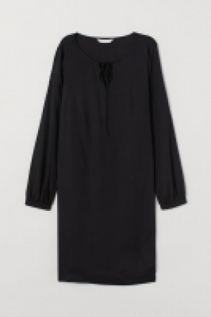  MAMA Patterned dress 8.00 €