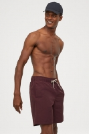  Knee-length swim shorts 7.00 €