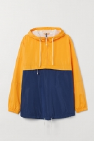  Anorak with a hood 13.00 €