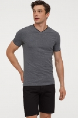  V-neck T-shirt Muscle Fit 6.00 €