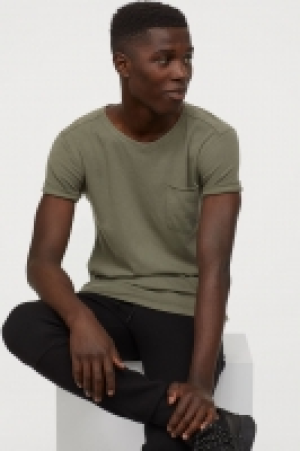  T-shirt with a chest pocket 5.00 €