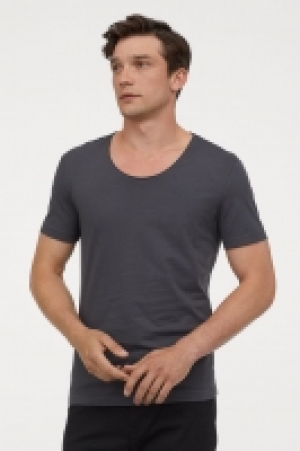  Low-necked T-shirt Slim Fit 2.00 €