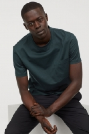  T-shirt with a chest pocket 14.00 €