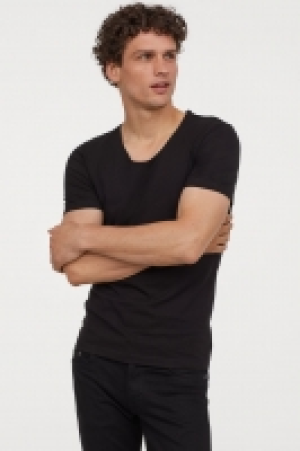  Low-necked T-shirt Slim Fit 3.00 €