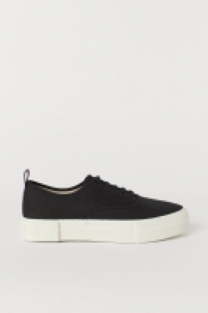  Canvas trainers 25.00 €