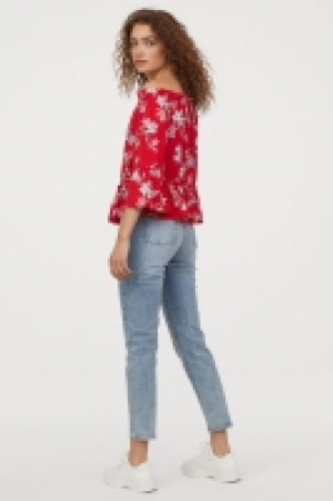  Off-the-shoulder blouse 6.00 €