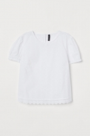  Blouse with broderie anglaise 16.00 €