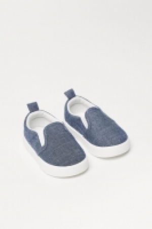  Slip-on trainers 7.00 €