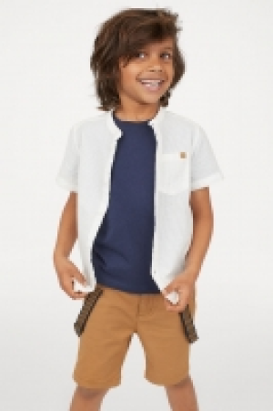  Chino shorts with braces 9.00 €
