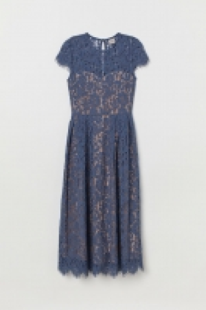  Calf-length lace dress 36.00 €