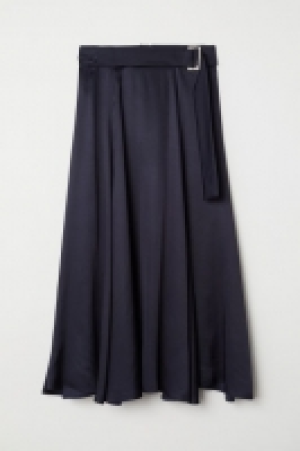 HM   Bell-shaped skirt with a belt