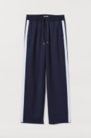  Pull-on side-striped trousers 21.00 €