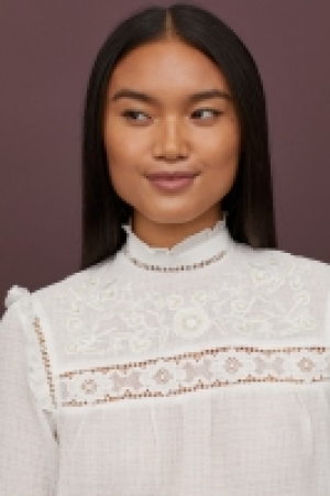  Blouse with embroidery 17.00 €