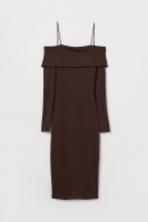  Off-the-shoulder dress 22.00 €