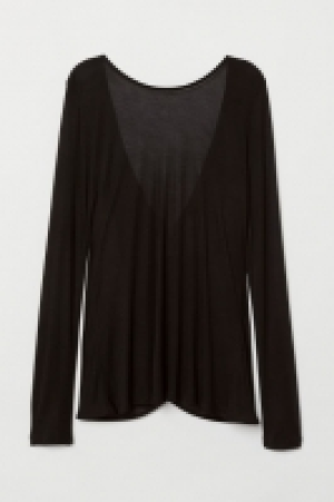  Top with a low-cut back 15.00 €
