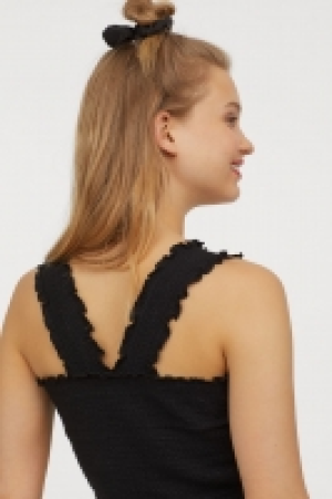  Smocked top with frills 6.00 €