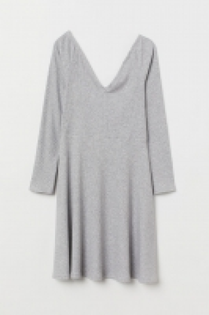  Off-the-shoulder dress 3.00 €
