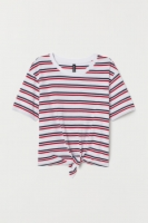  Short tie-hem top 3.00 €