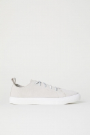 Suede trainers 18.00 €