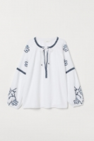  Cotton blouse with embroidery 17.00 €