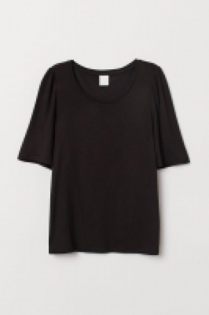  Puff-sleeved T-shirt 5.00 €