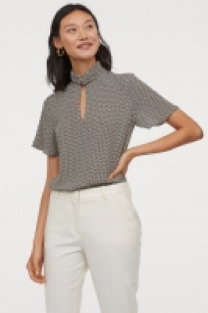  Blouse with a stand-up collar 9.00 €