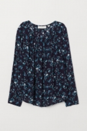 HM   Boat-necked viscose blouse