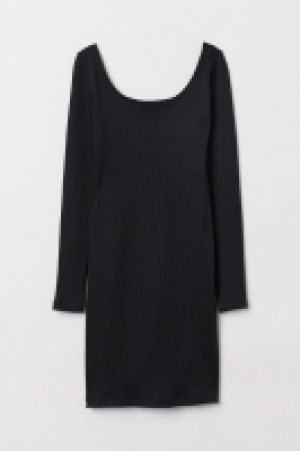  Fitted dress 18.00 €