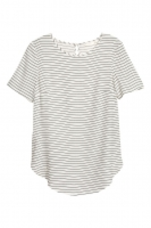  Short-sleeved blouse 8.00 €