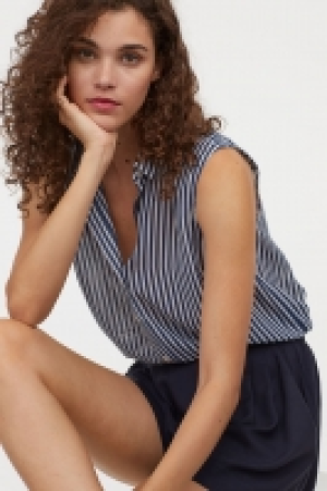  Sleeveless blouse 5.00 €