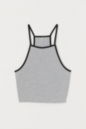 Short strappy top 1.00 €