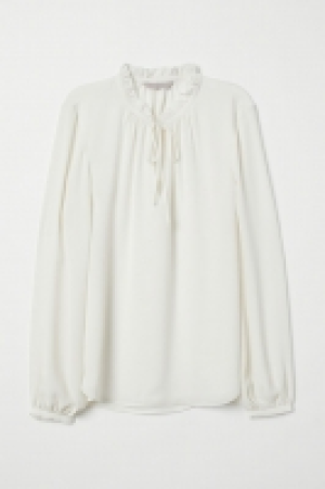  Blouse with a frilled collar 7.00 €