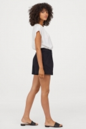  Tailored shorts 5.00 €