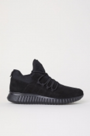  Suede trainers 30.00 €
