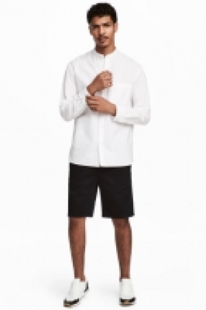  Knee-length twill shorts 16.00 €