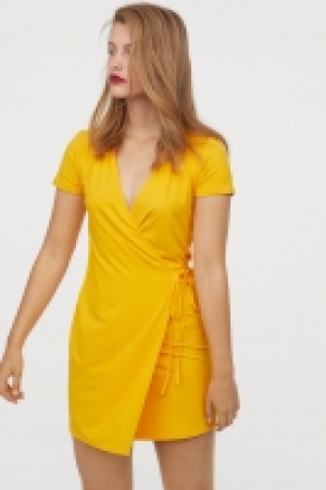  Short wrap dress 10.00 €