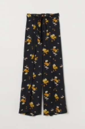  Trousers with high slits 6.00 €
