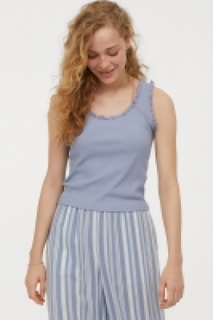  Vest top with frill trims 5.00 €