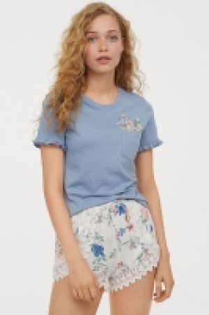  T-shirt with embroidery 6.00 €