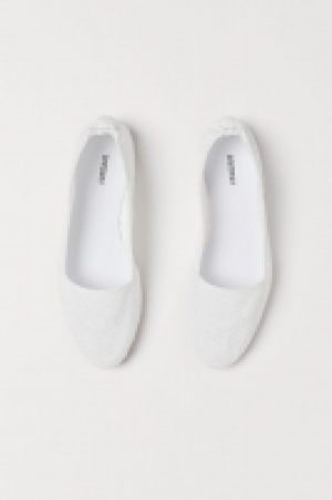  Ballet pumps with embroidery 5.00 €
