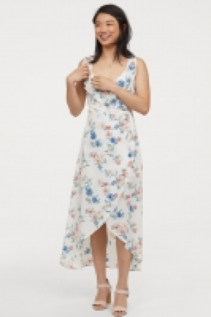  Wrap dress with flounces 18.00 €