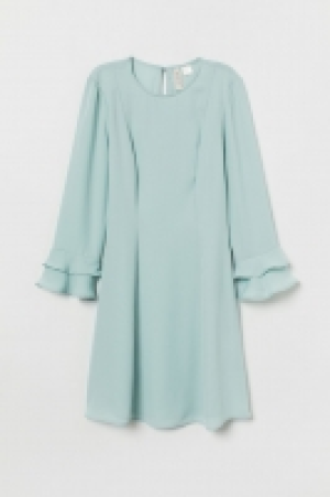  Flounce-sleeved dress 13.00 €