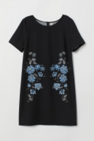  Short dress 18.00 €