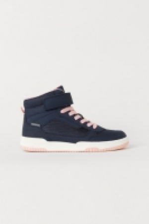  Waterproof hi-tops 17.00 €