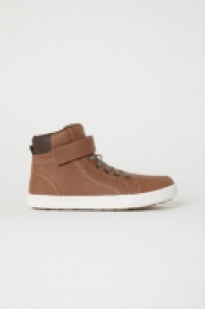  Hi-top trainers 15.00 €