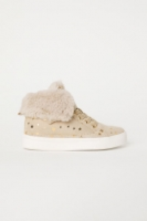  Warm-lined hi-tops 12.00 €
