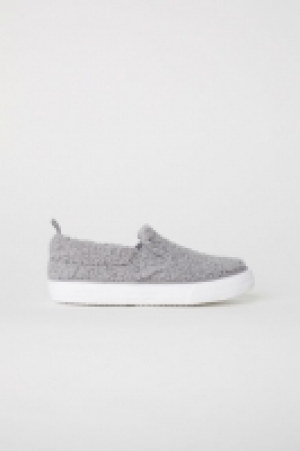  Slip-on trainers 9.00 €